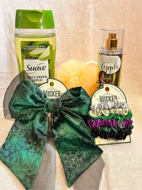 Suave Wickedly Juicy Green Apple Body Bundle